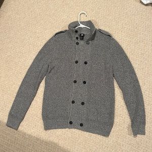 H&M button up men’s sweater. Medium size, grey and barely (if ever) worn.